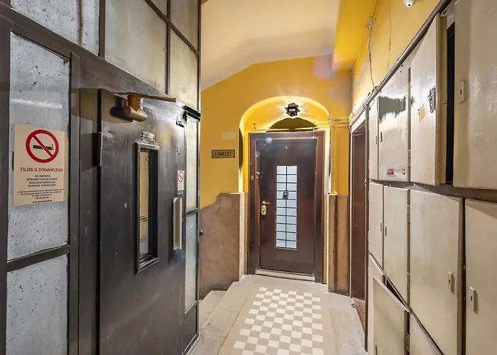 Newly Designed * Budapesta